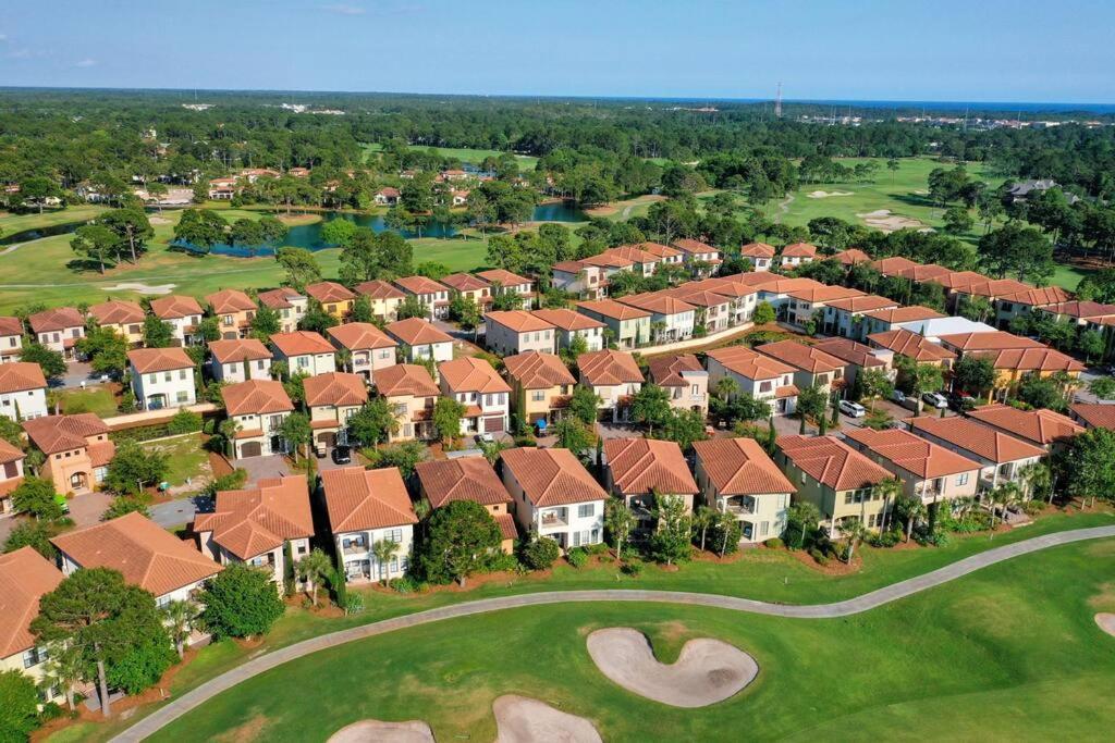 Large 4 Bedroom With Bunk Room And 2 Golf Carts! Destin Exterior photo